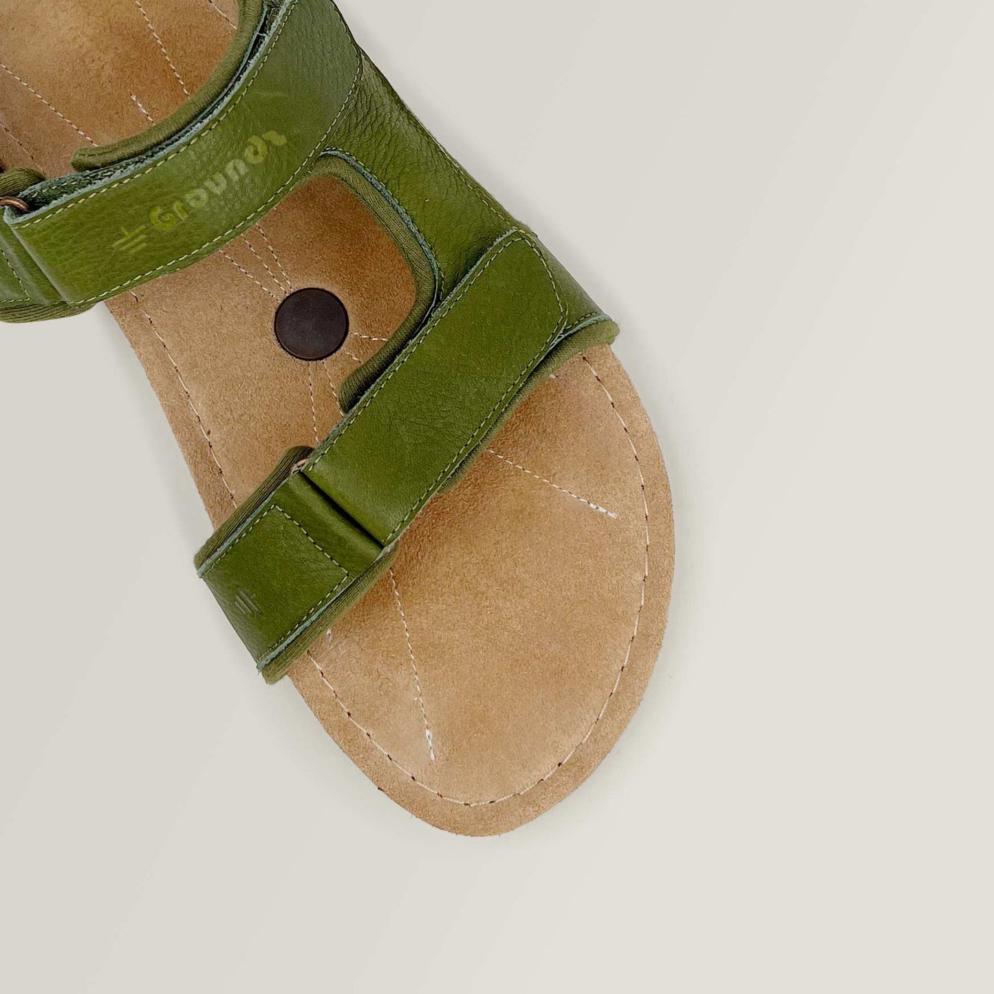 Nori-Grounding_gravel_trail_sandals